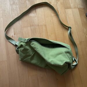 Lululemon Green Fast Track Bag